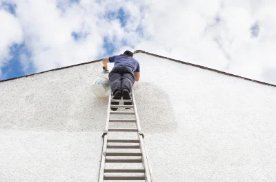 Peinture extérieure à Claret — façades et ravalement